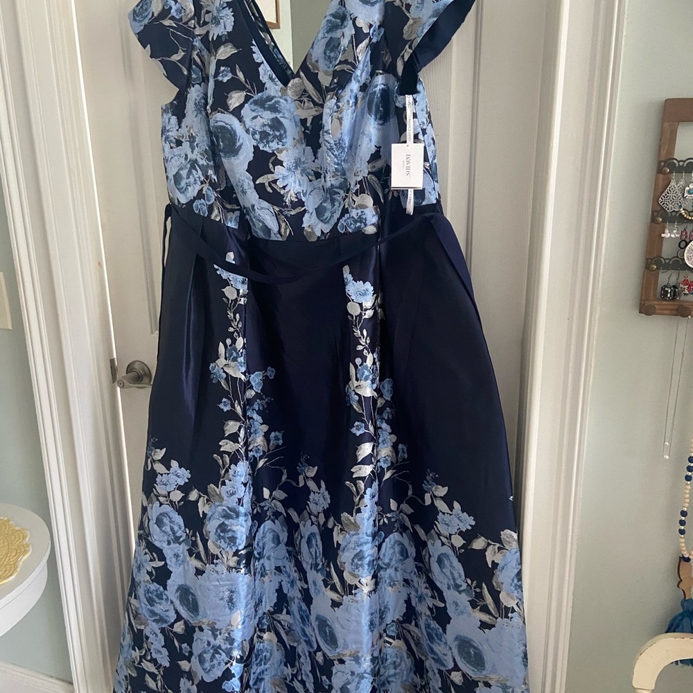 David’s Bridal mother of the bride dress navy and floral. NWT